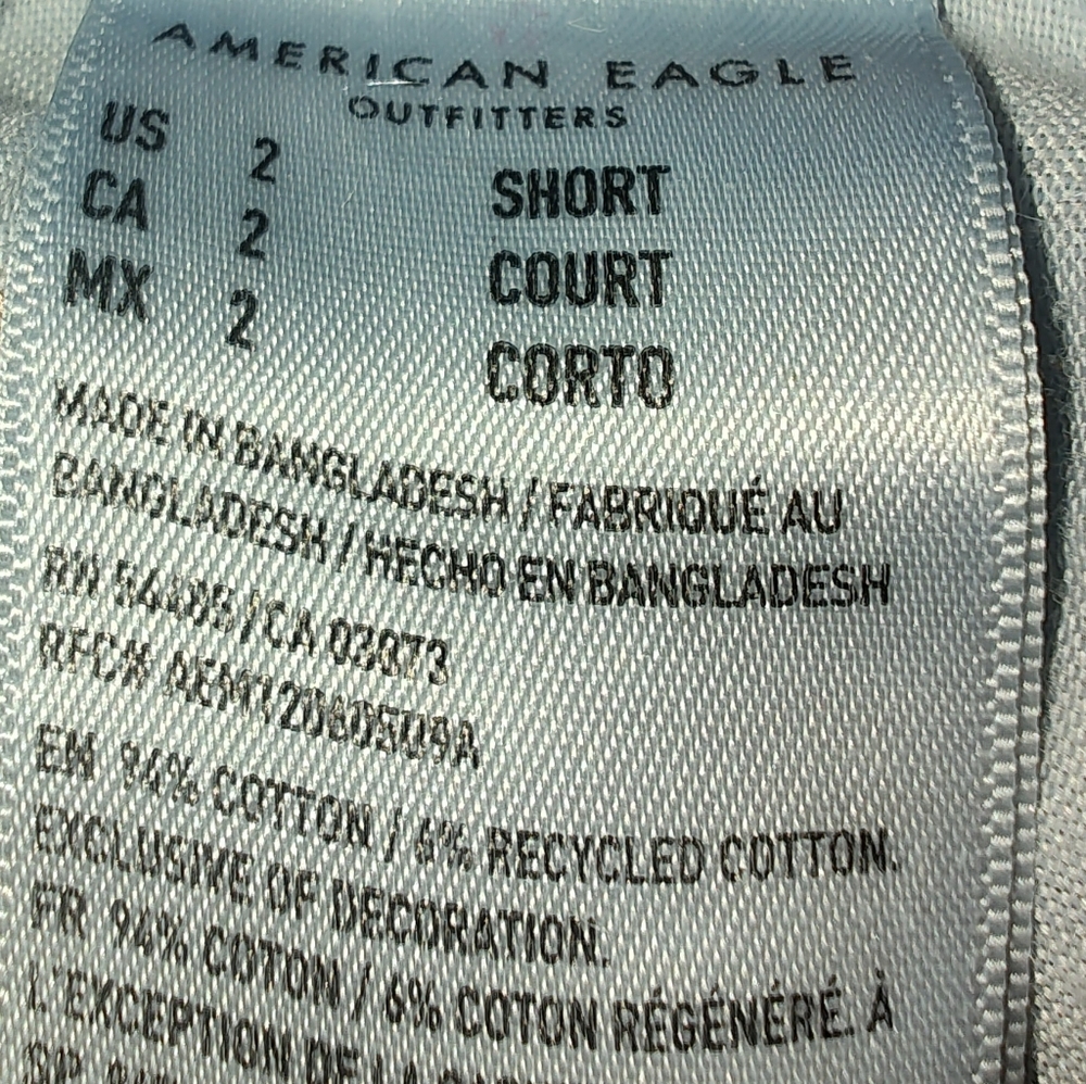 American Eagle Thrashed Tomgirl Shredded Denim Blue Jeans Edgy Size 2 Short - Picture 5 of 5